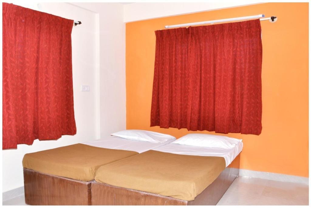 Maple Inn Budget Hotel Bangalore Exterior foto
